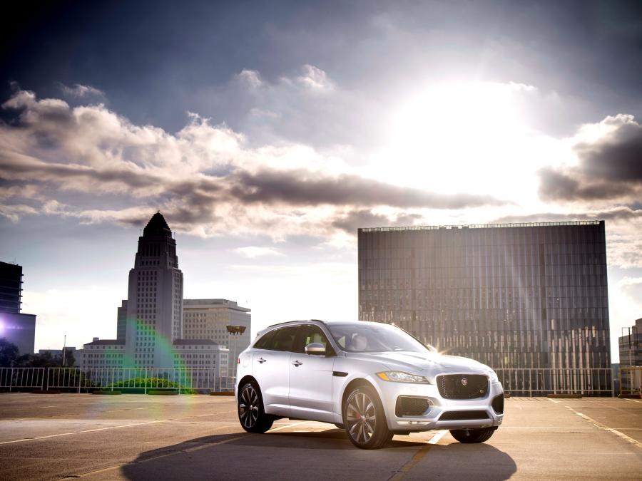  Jaguar F-Pace S 35t AWD 2016 года  (NA) (фото 7 из 16)